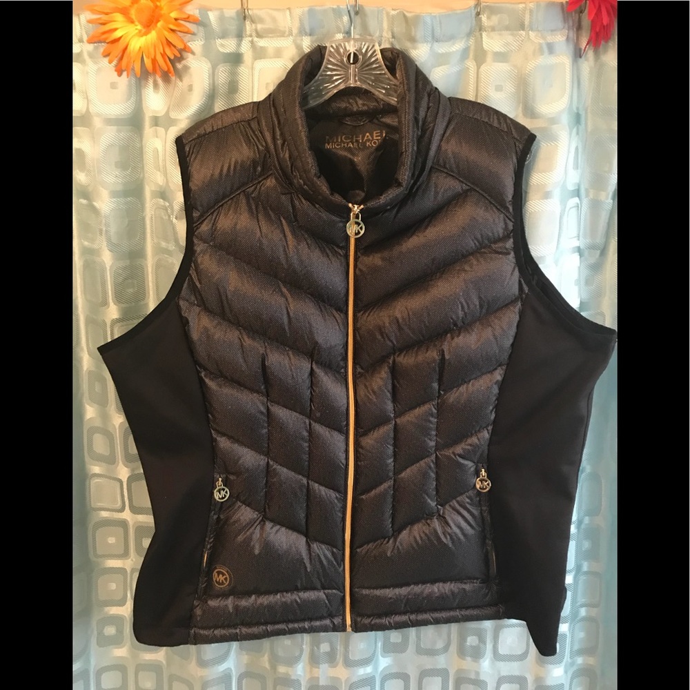 Michael Kors puffy vest Sz 2X with hood